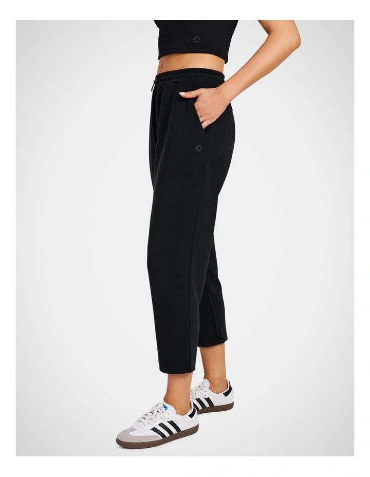 Travel Cropped Pants in Black image 3