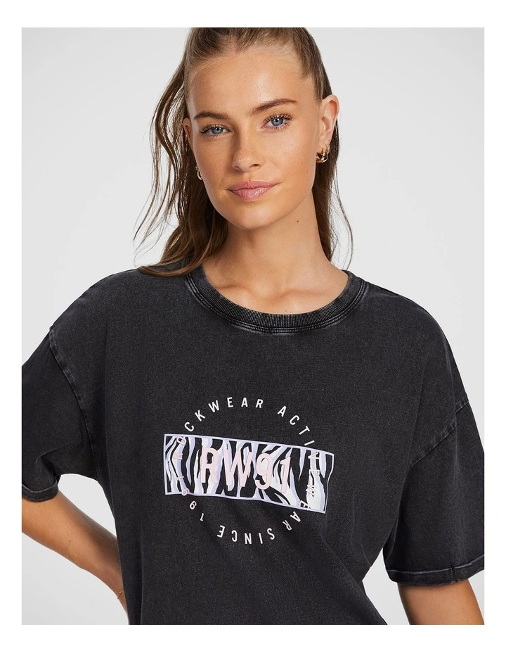 Split Hem Logo Boyfriend Tee in Black image 5
