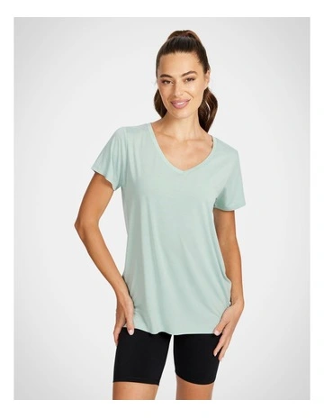 Relaxed V Neck Tee in Green