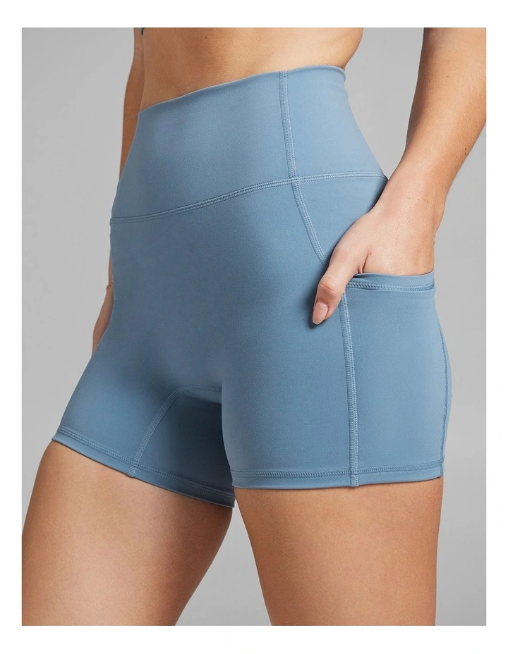 No Front Seam Pocket Mid Thigh Bike Shorts in Blue image 4