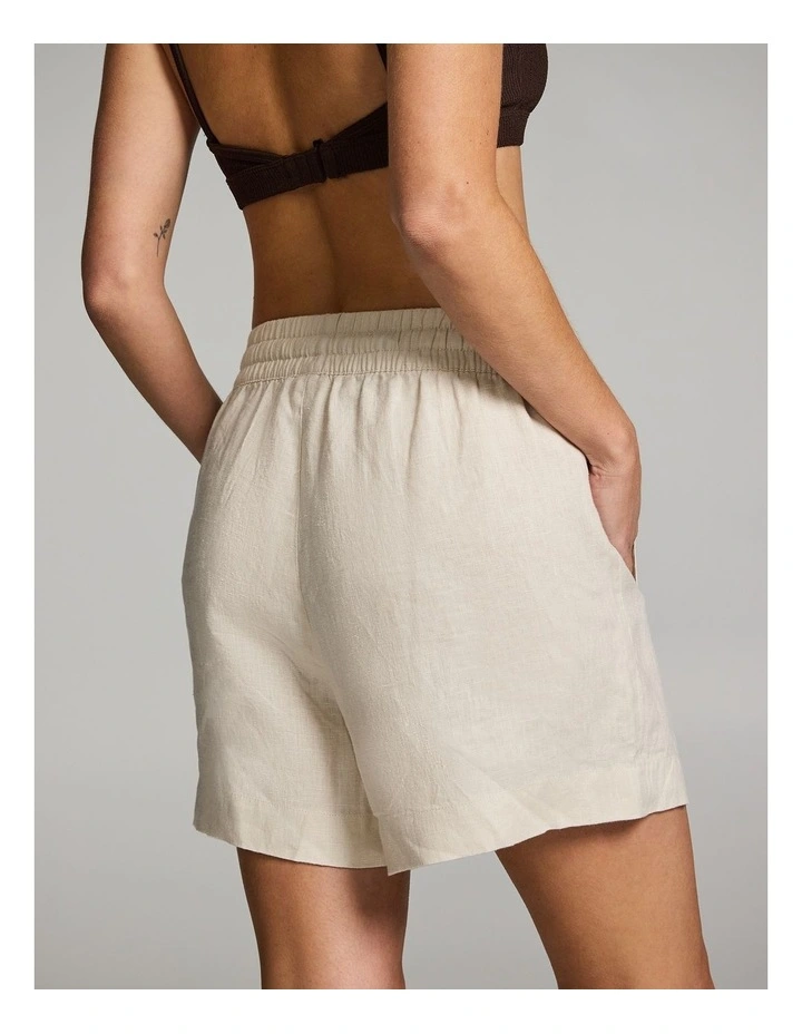 Linen Shorts in Vanilla image 2