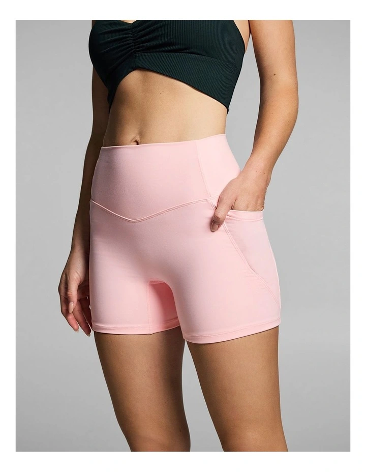 No Front Seam Pocket Mid Thigh Bike Shorts in Rose Quartz image 3