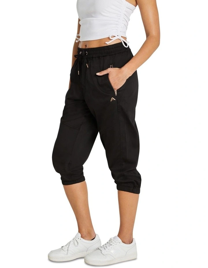 Woven 3/4 Jogger in Black image 3
