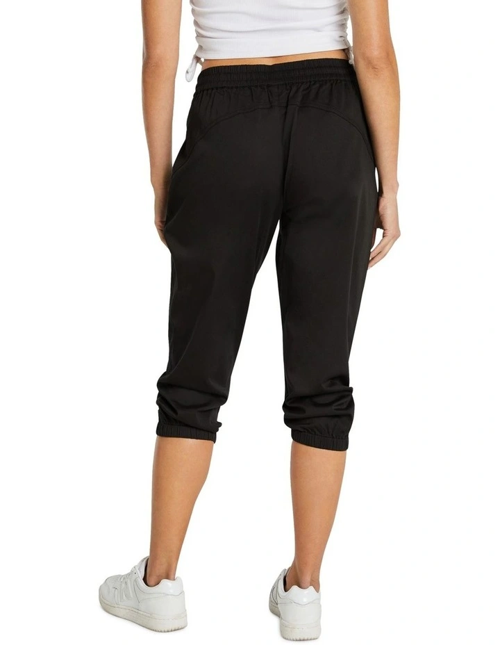 Woven 3/4 Jogger in Black image 5