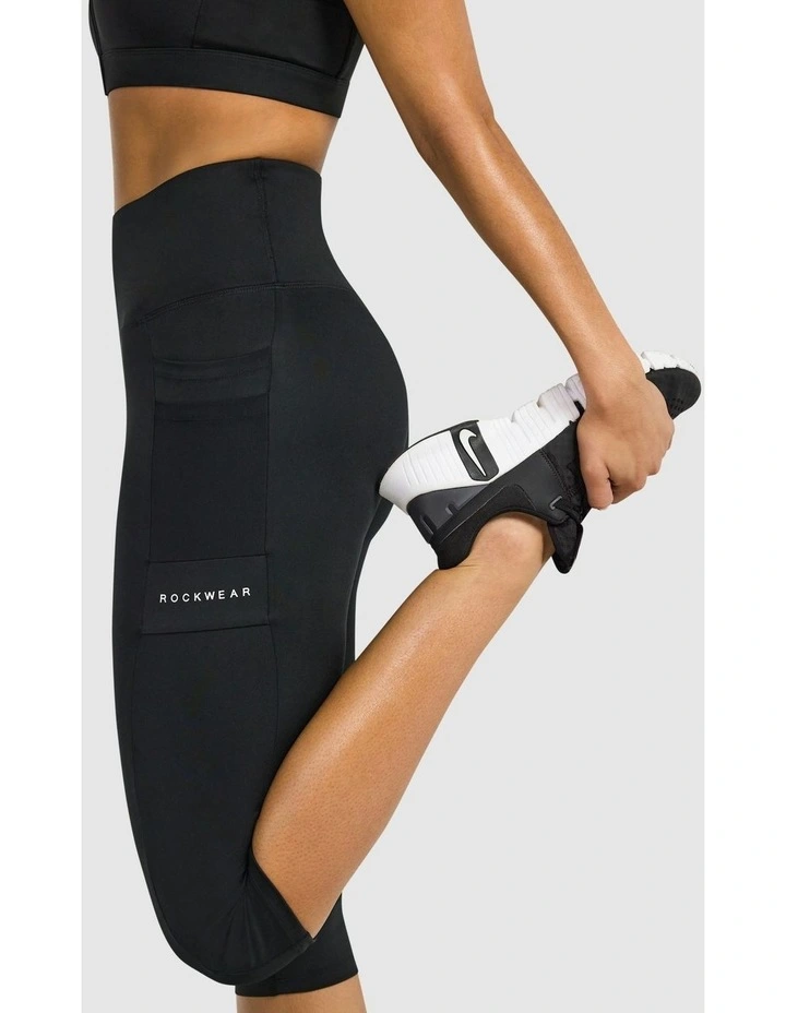 Velocity Pocket 3/4 Tights in Black image 5