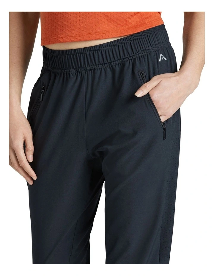 3/4 Rouched Pant in Black image 4