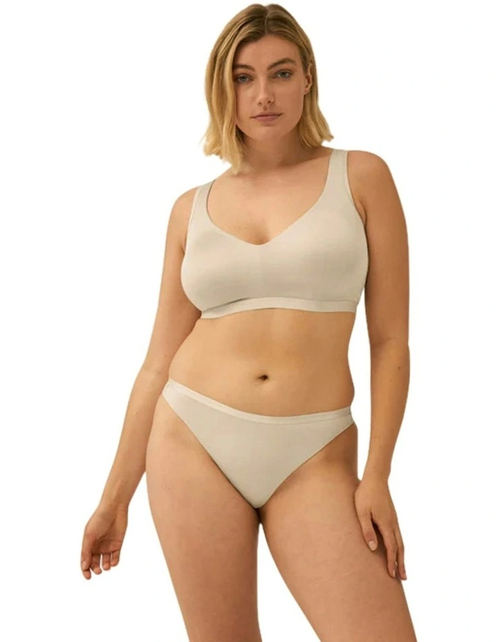 Thursday Wirefree Seamless Moulded Minimiser Bra in Light Beige image 4