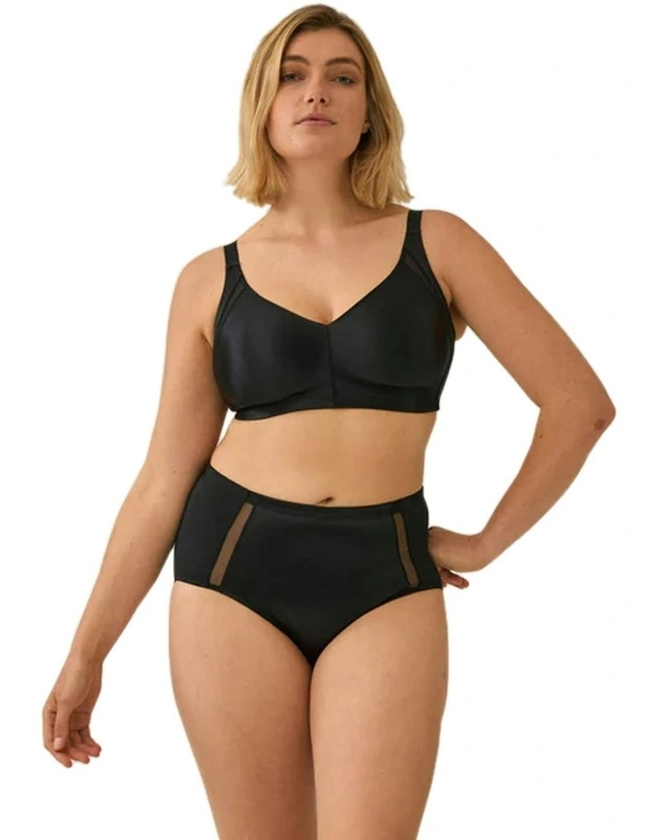 Curve Hugger Seamless Wirefree Minimiser Bra in Black image 4