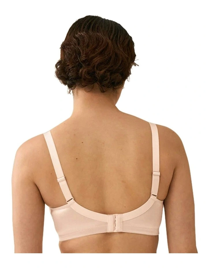 Curve Hugger Seamless Wirefree Minimiser Bra in Light Beige image 2