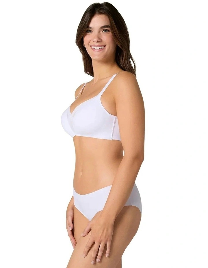 Magical Light & Natural Wireless Push Up Bra in White image 4
