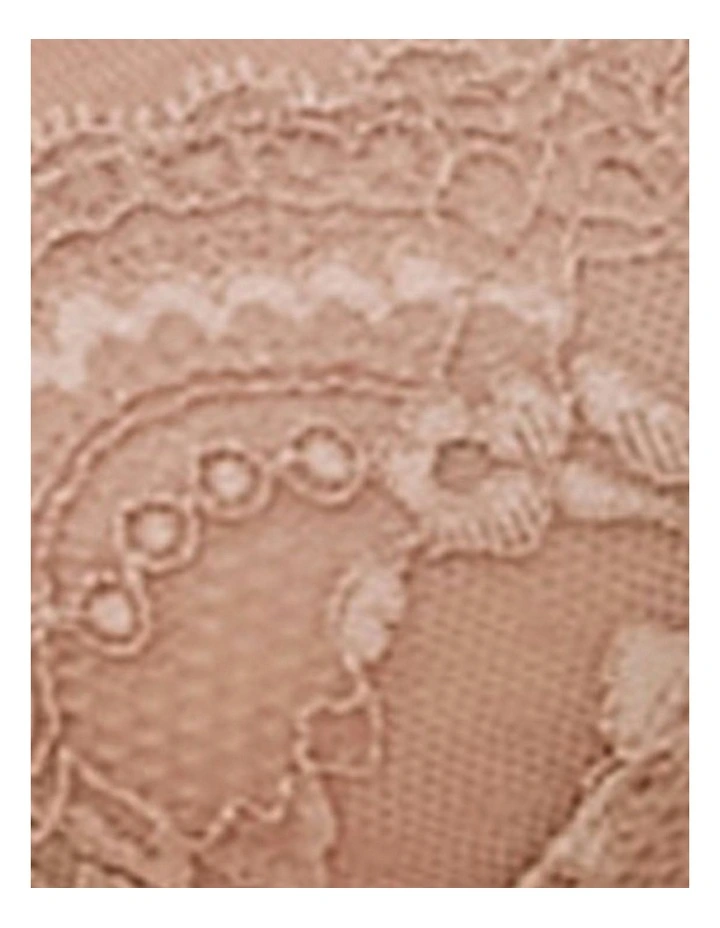 Minx Wired Lace Balconette Bra in Gleam image 7