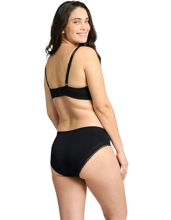 Agathe Comfortable Padded Wirefree Bra With Lace in Black image 7