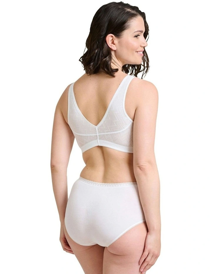 Rafaveuse Wirefree Sleep Bra With Organic Cotton in White image 5