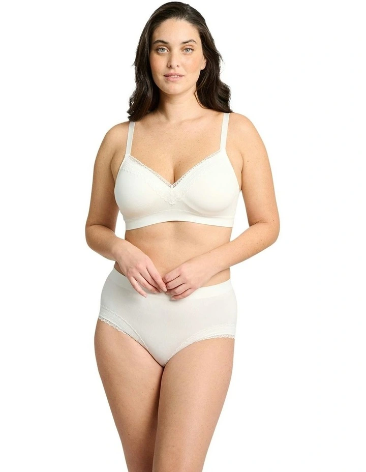 Agathe Comfortable Padded Wirefree Bra With Lace in White image 4