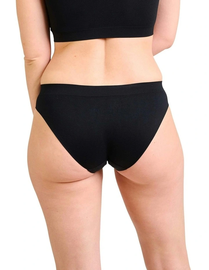 So Confort Seamless Plus Size Brief in Black image 2