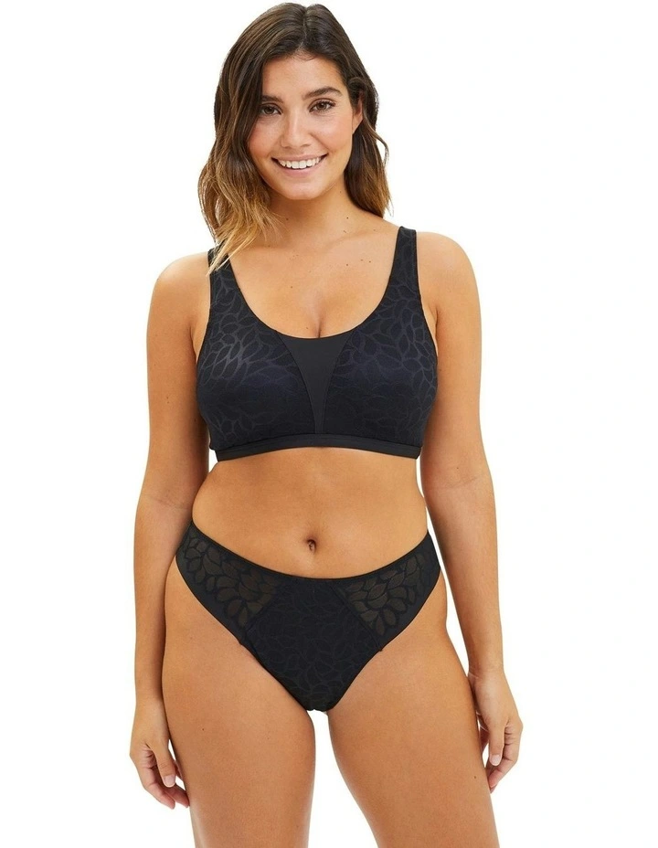 Perfect Curves Smoothing Moulded Wirefree Bra in Black image 4