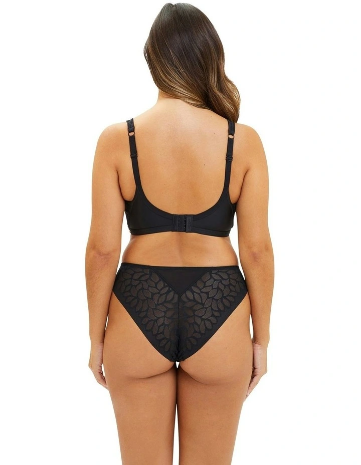 Perfect Curves Smoothing Moulded Wirefree Bra in Black image 5