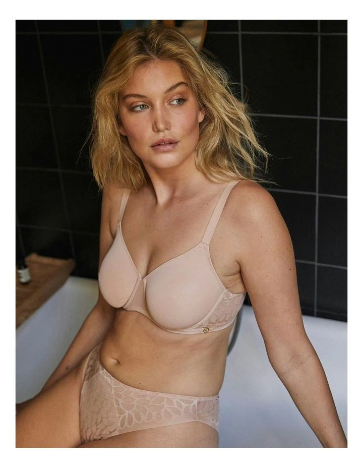 Perfect Curves Smooth Lace Wired T-Shirt Bra in Blush image 3
