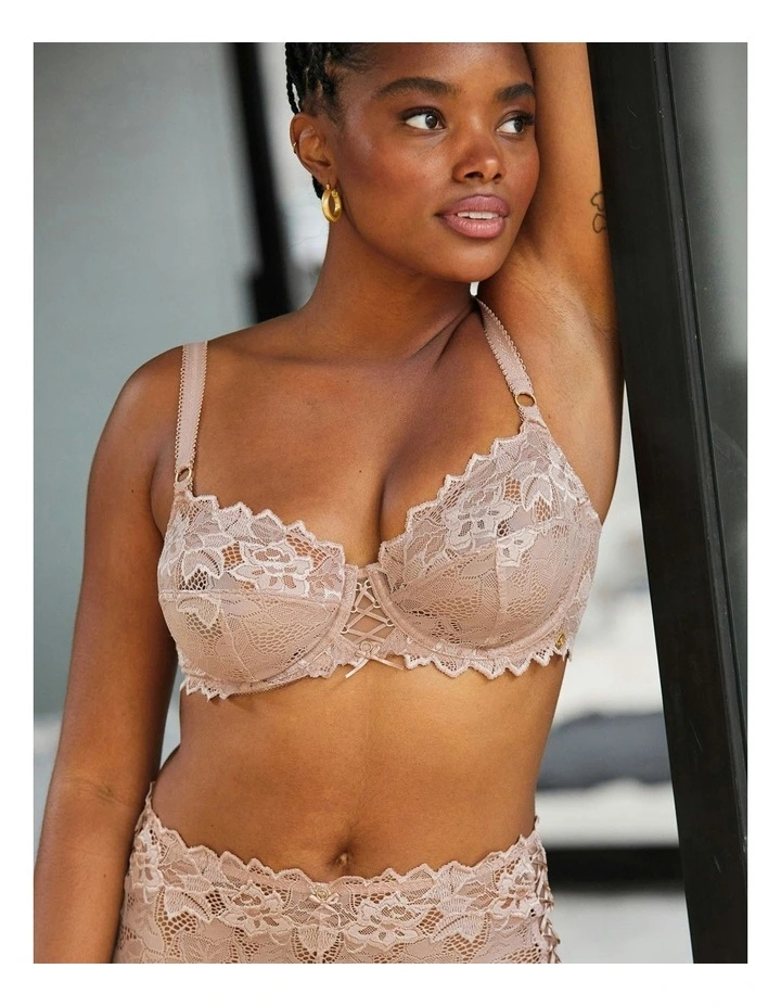 Arum Prima Underwire Unlined Scalloped Lace Bra in Beige Taupe image 3