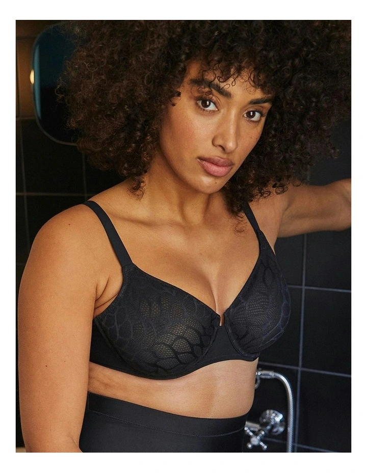 Perfect Curves Wired Minimiser Bra with Lace in Black image 3