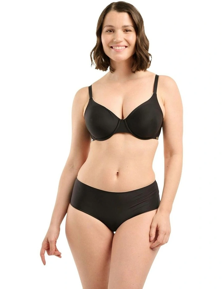 Unseen Seamless Underwire Full Cup T-shirt Bra in Black image 4