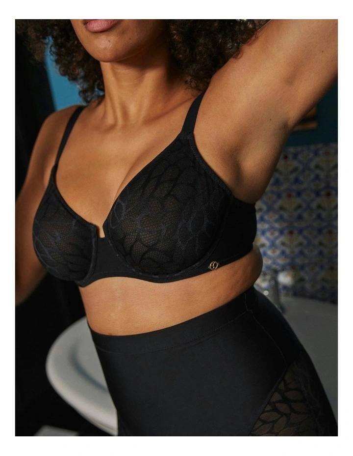 Perfect Curves Smooth Lace Wired T-shirt Bra in Black image 3