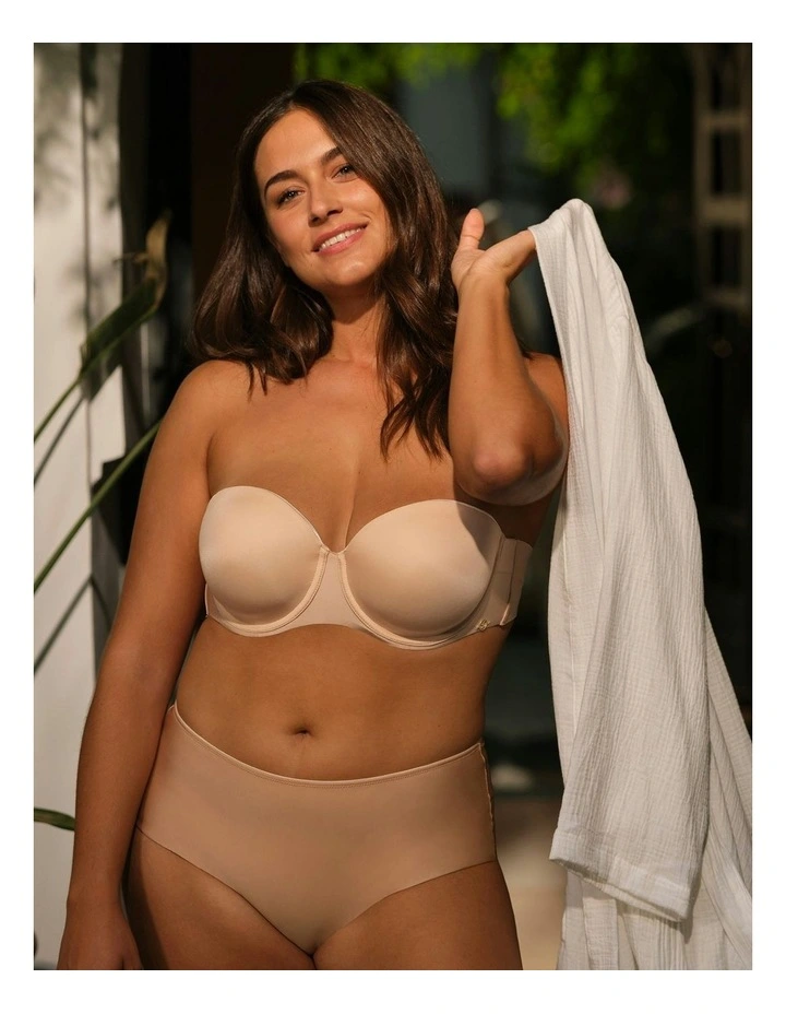 Unseen Wired Moulded Convertible-To-Strapless Bra in Beige image 3