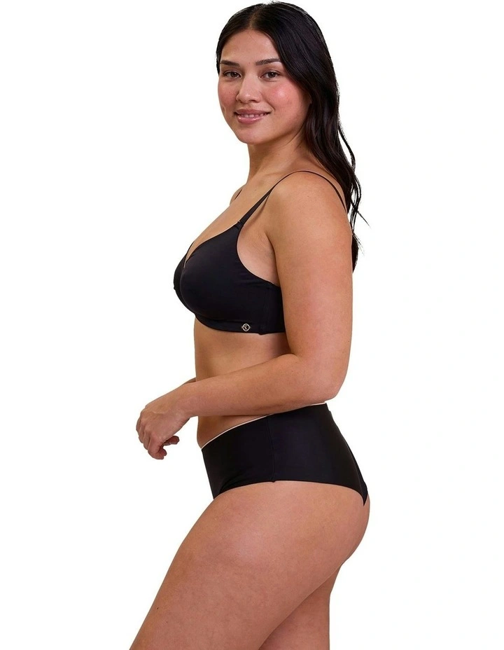 Unseen Smooth Moulded Wirefree Bra in Black image 4