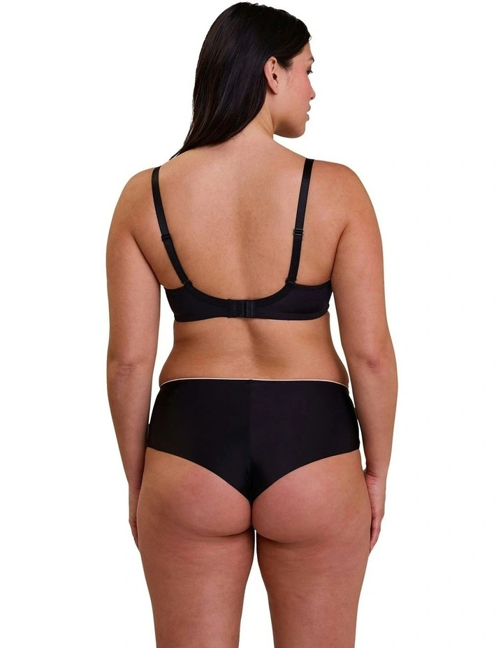 Unseen Smooth Moulded Wirefree Bra in Black image 6