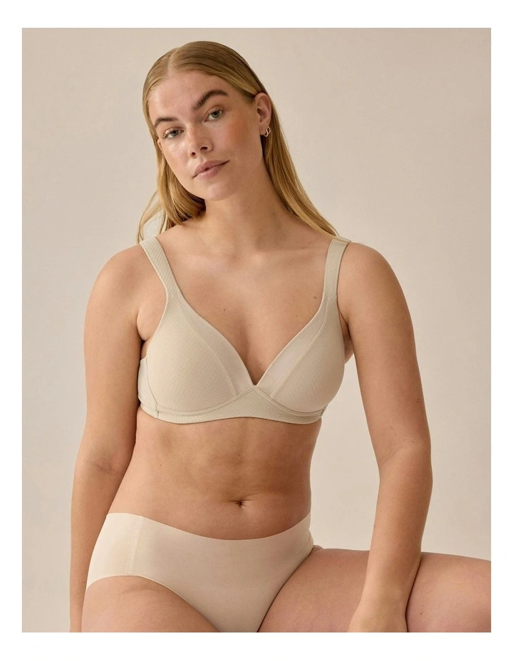 Wednesday Jacquard Wireless T-shirt Bra With Padded Straps in Light Beige image 3