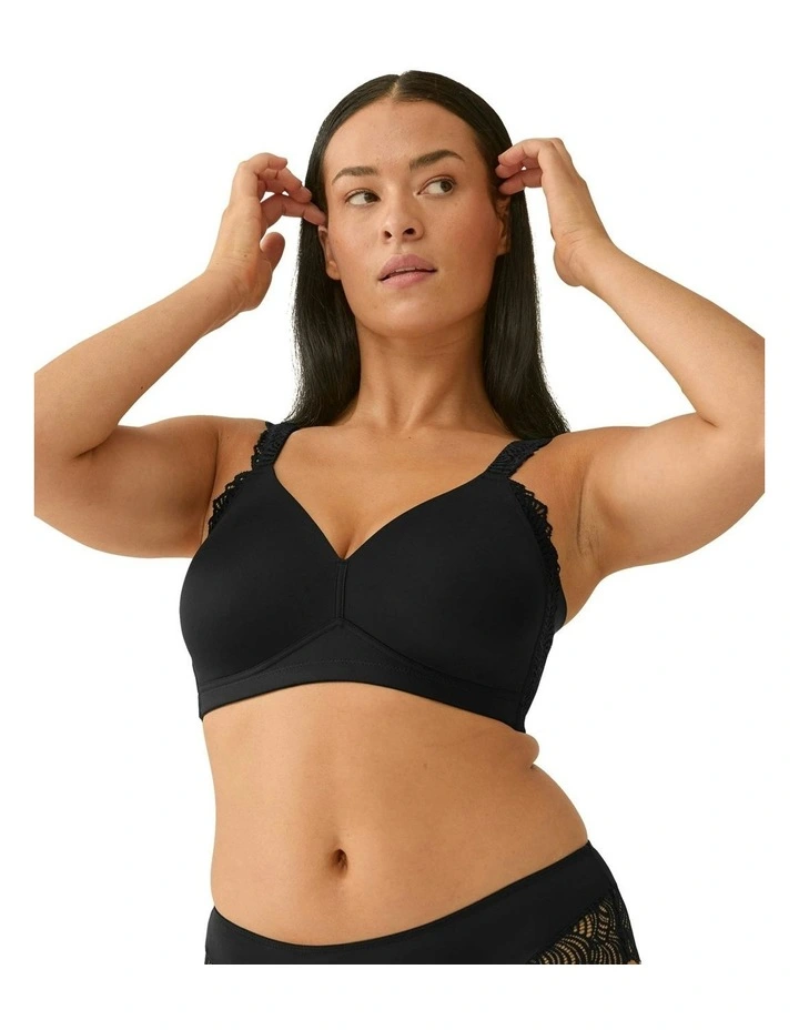 Friday Side Smoothing Seamless Cup Wirefree Bra in Black image 6