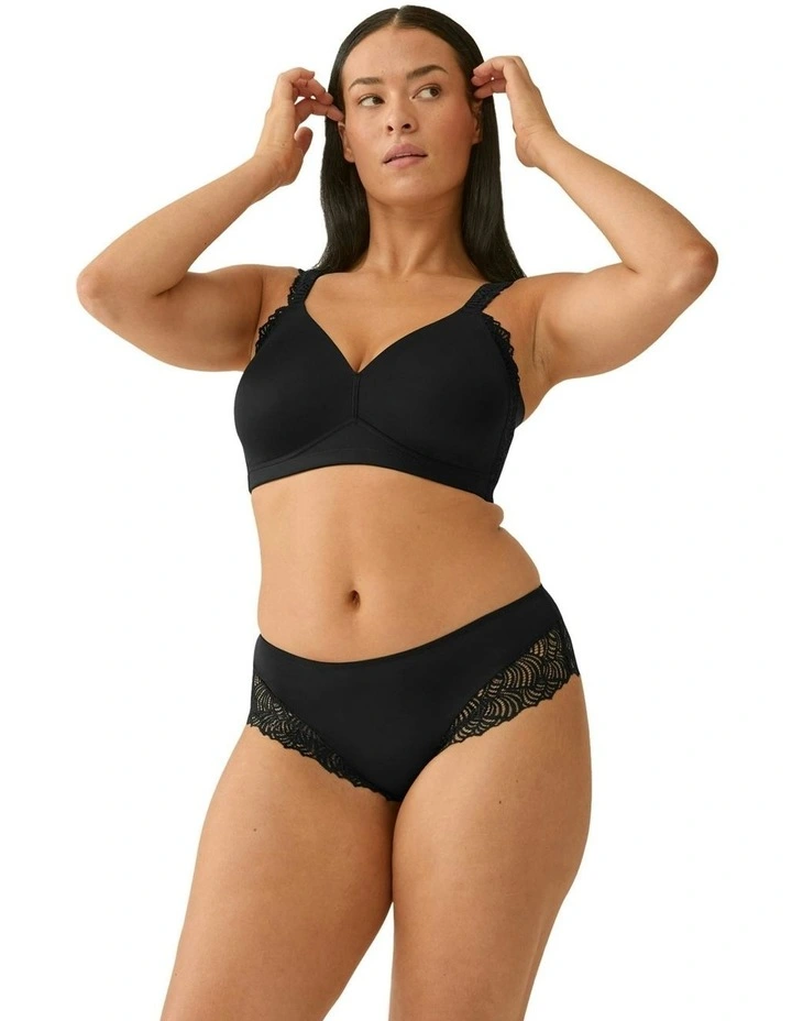 Friday Side Smoothing Seamless Cup Wirefree Bra in Black image 7
