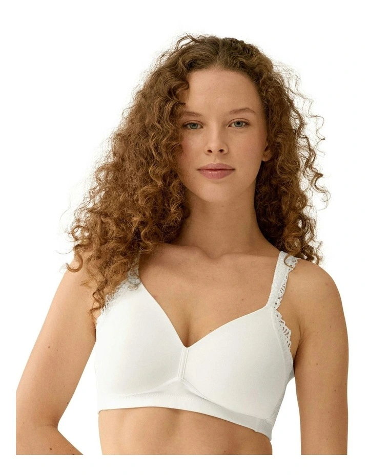 Friday Side Smoothing Seamless Cup Wirefree Bra in Ecru image 1