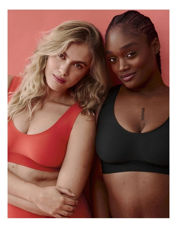 Back And Side Smoothing Wirefree Crop Top Bra in Black image 3