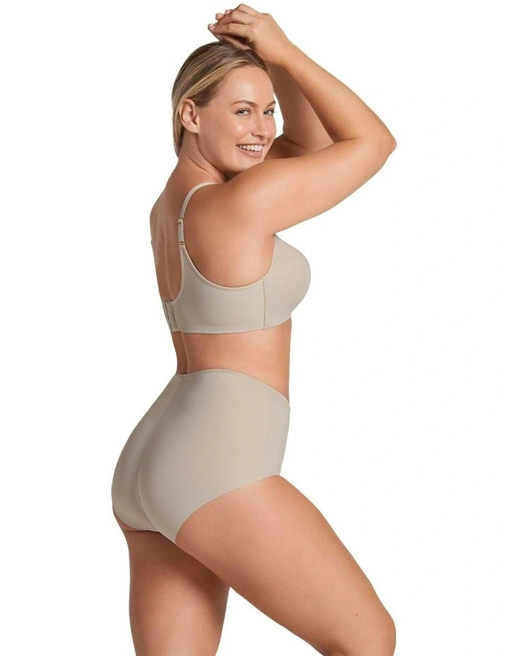 Magical Light & Natural Wireless Push Up Bra in Nude image 4