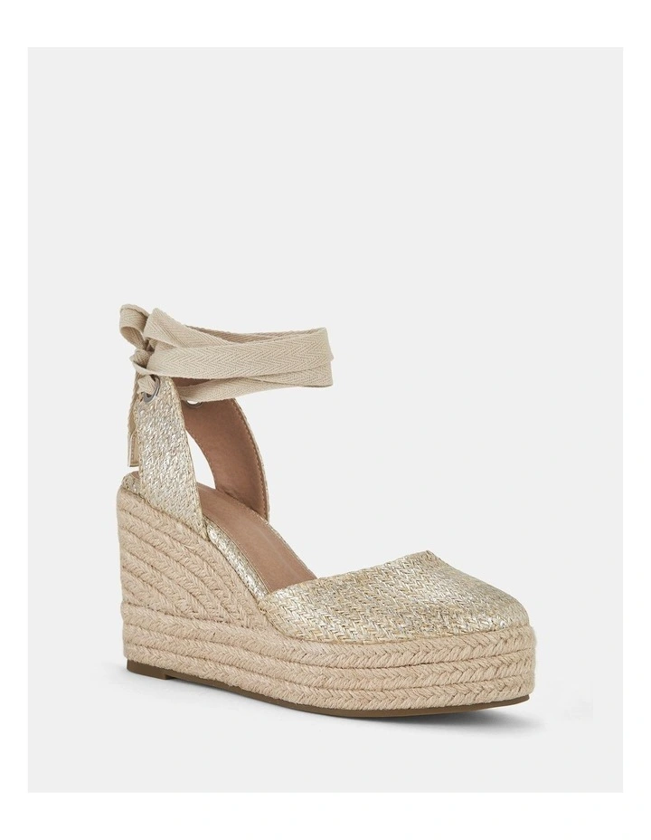 Buenosaires Wedge in Metallic Raffia image 2