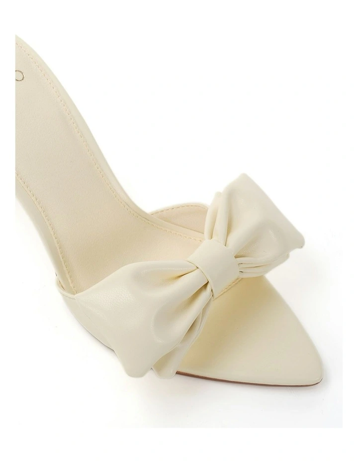 Yasmina Mules in Natural image 4