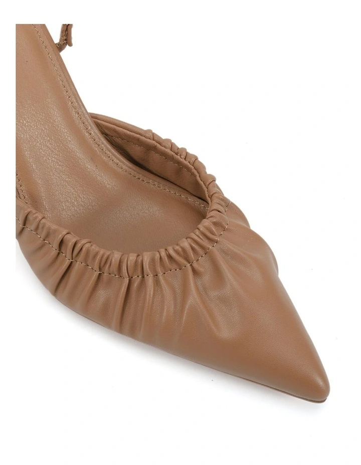 Itzal Court Heels Shoe in Brown Sugar image 4