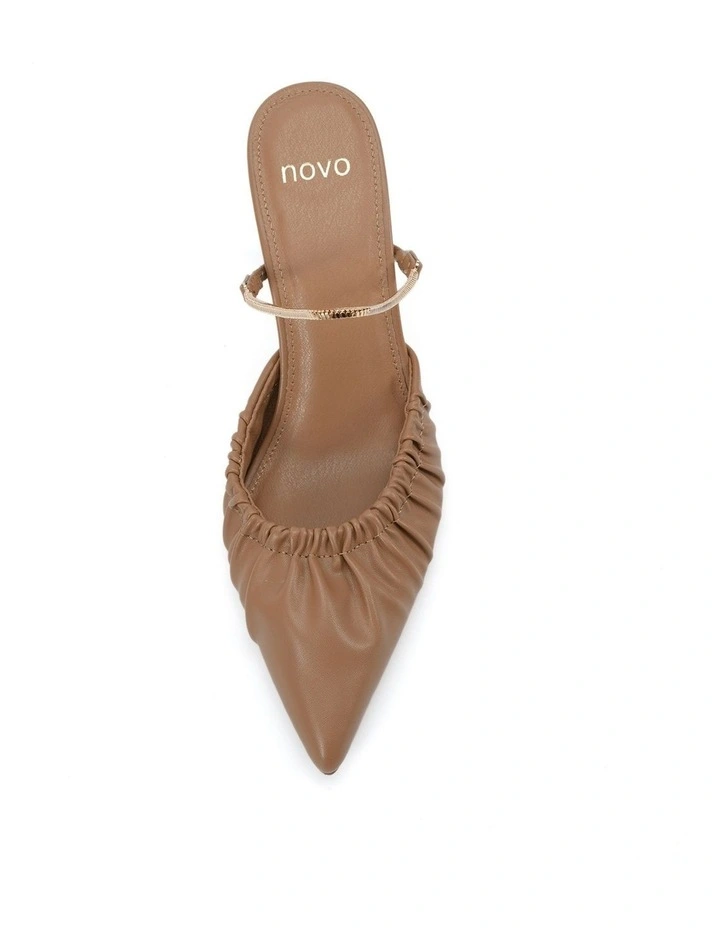 Itzal Court Heels Shoe in Brown Sugar image 5