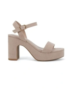 Latata Heeles in Nude