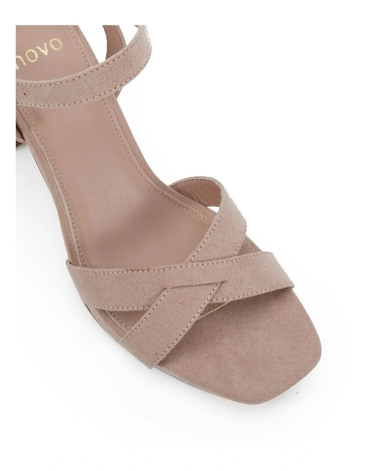Minny Heel in Nude image 4