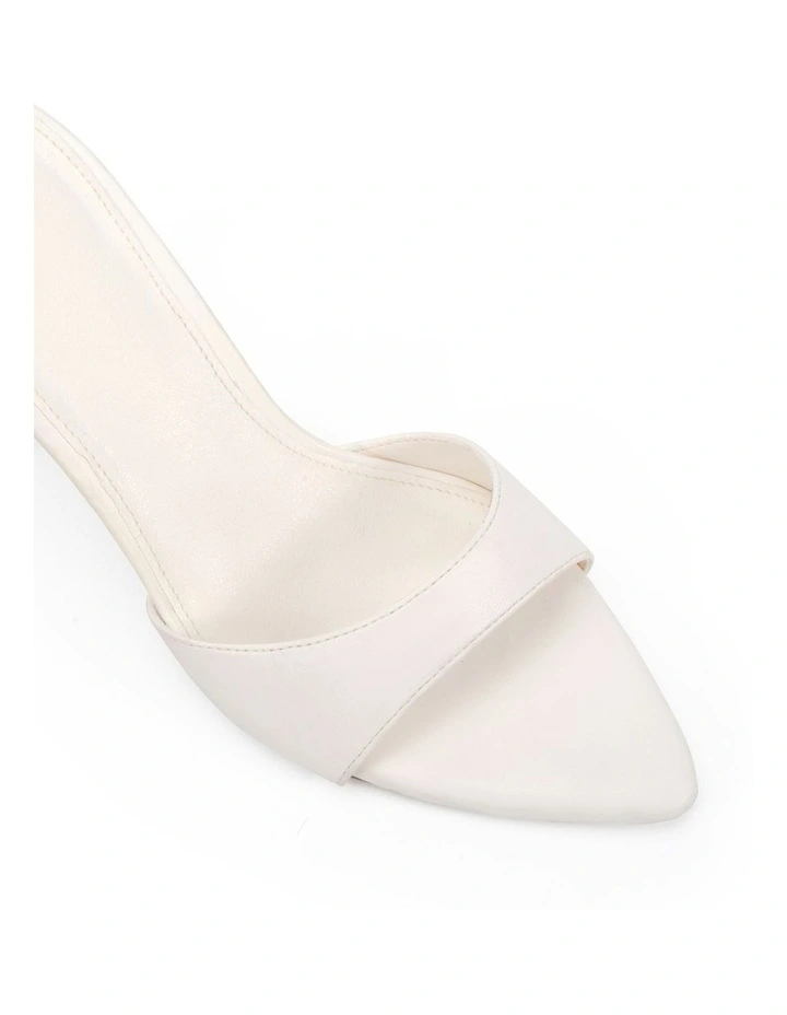 Ziv Heel in White image 4