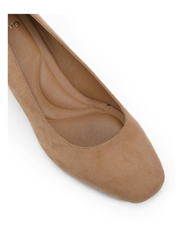 Isabell Block Court Heels in Biscoff Suede image 4