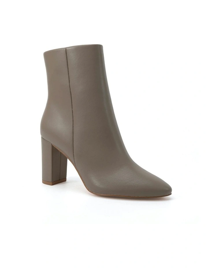 Hollie Boots in Dove image 2