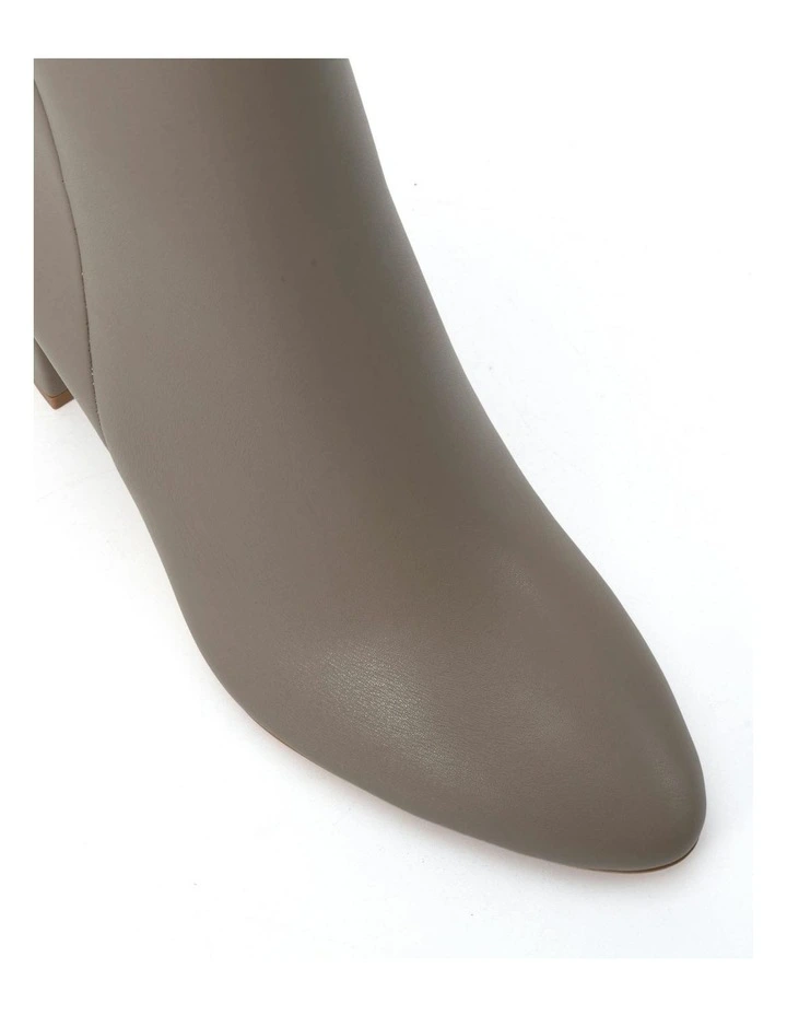Hollie Boots in Dove image 4