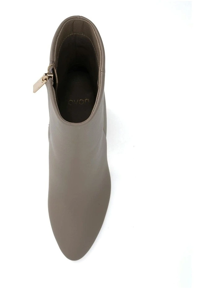 Hollie Boots in Dove image 5