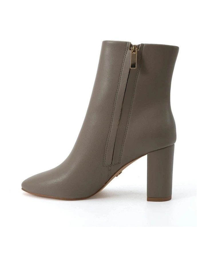 Hollie Boots in Dove image 6