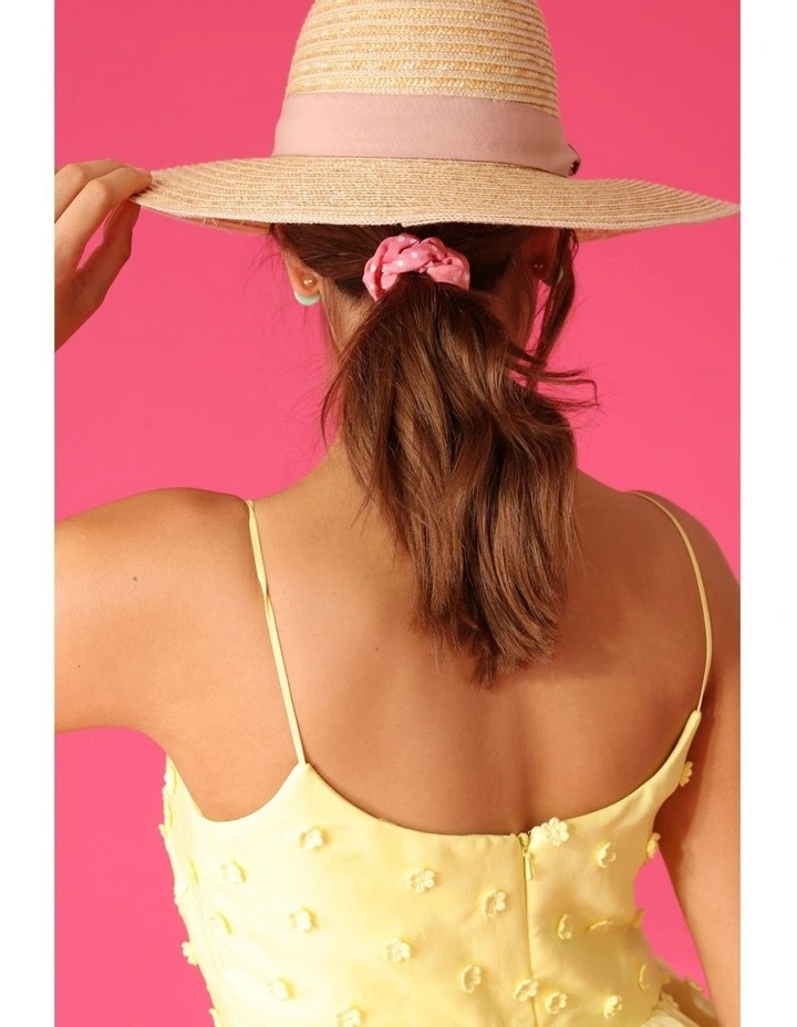 Nia Scrunchie Set in Pink image 2