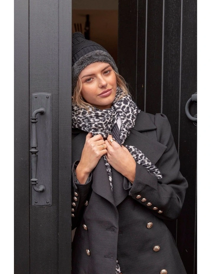 Tanny Beanie in Black image 2