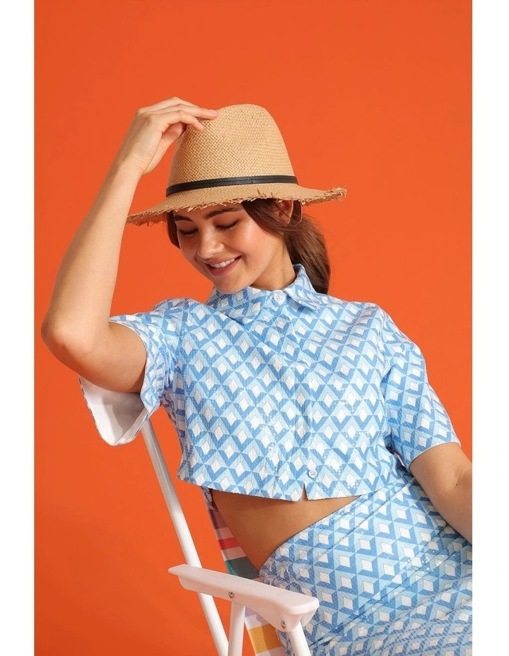 Livia Fedora in Natural image 3